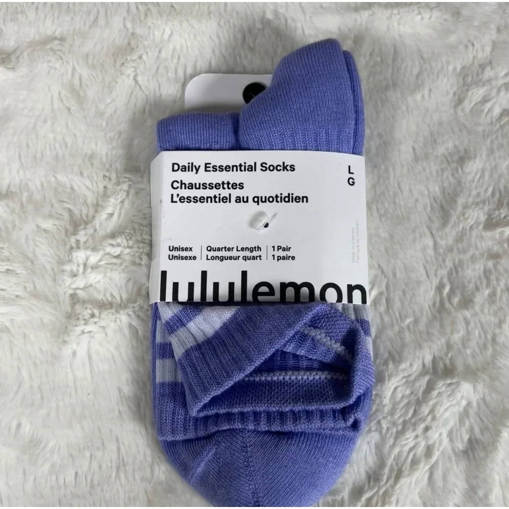 Lululemon Daily Essential Quarter Socks‎ Dusk Lily Purple White Size Large NWT